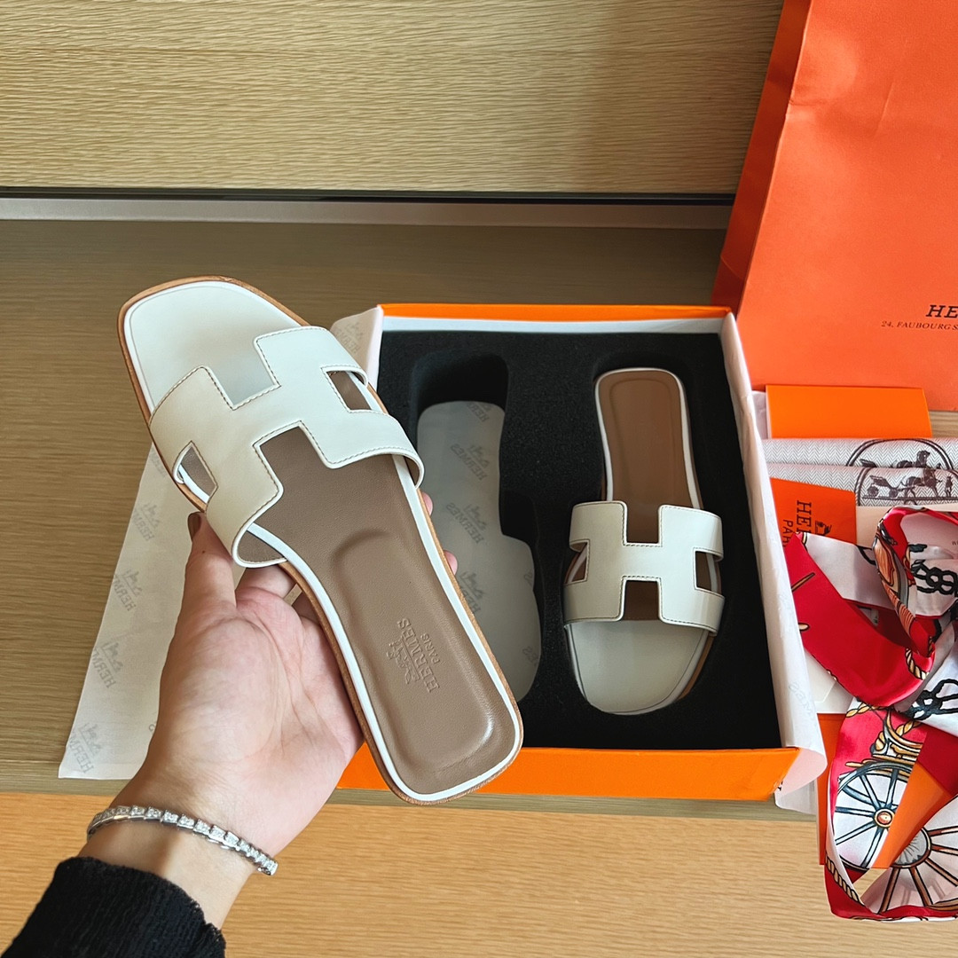 UA Hermès Oran sandal