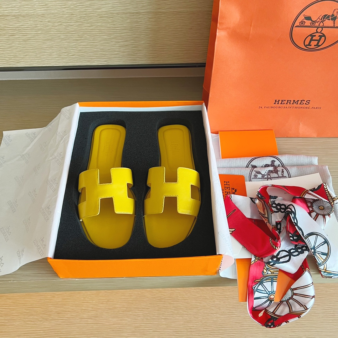 UA Hermès Oran sandal