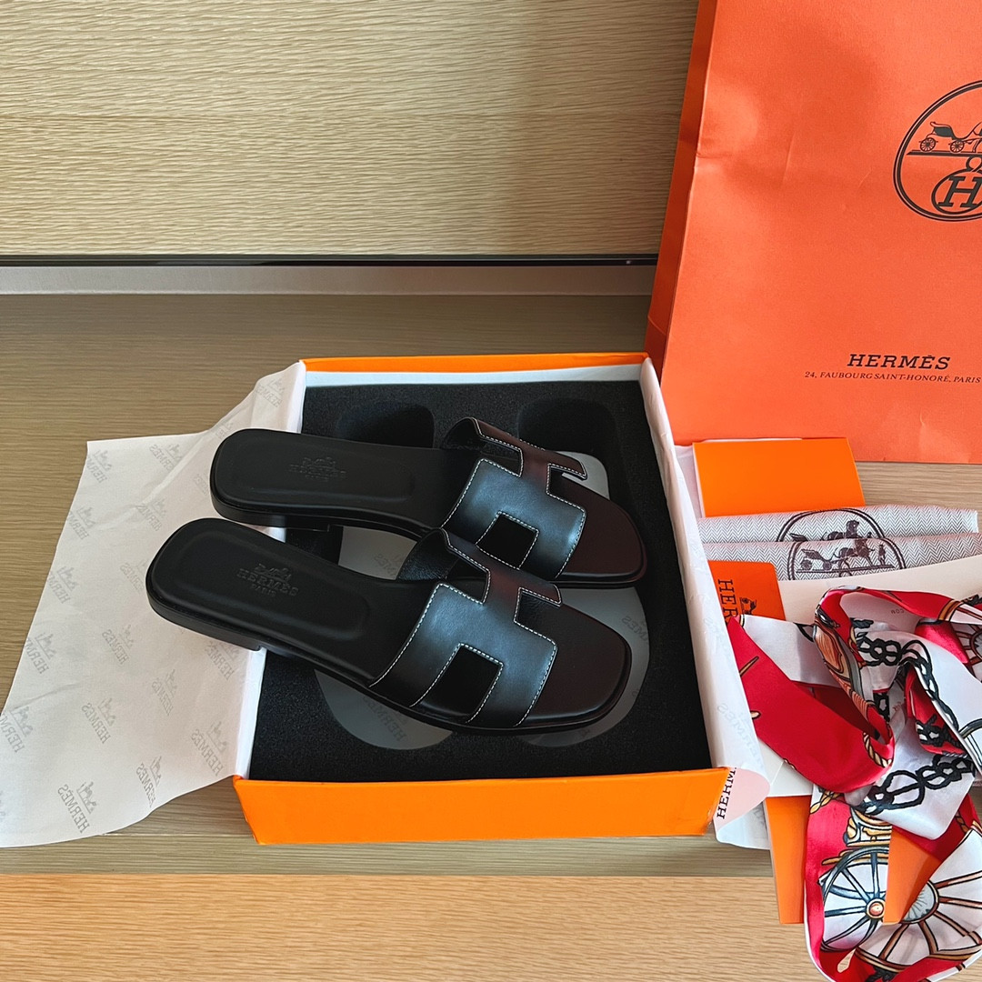 UA Hermès Oran sandal