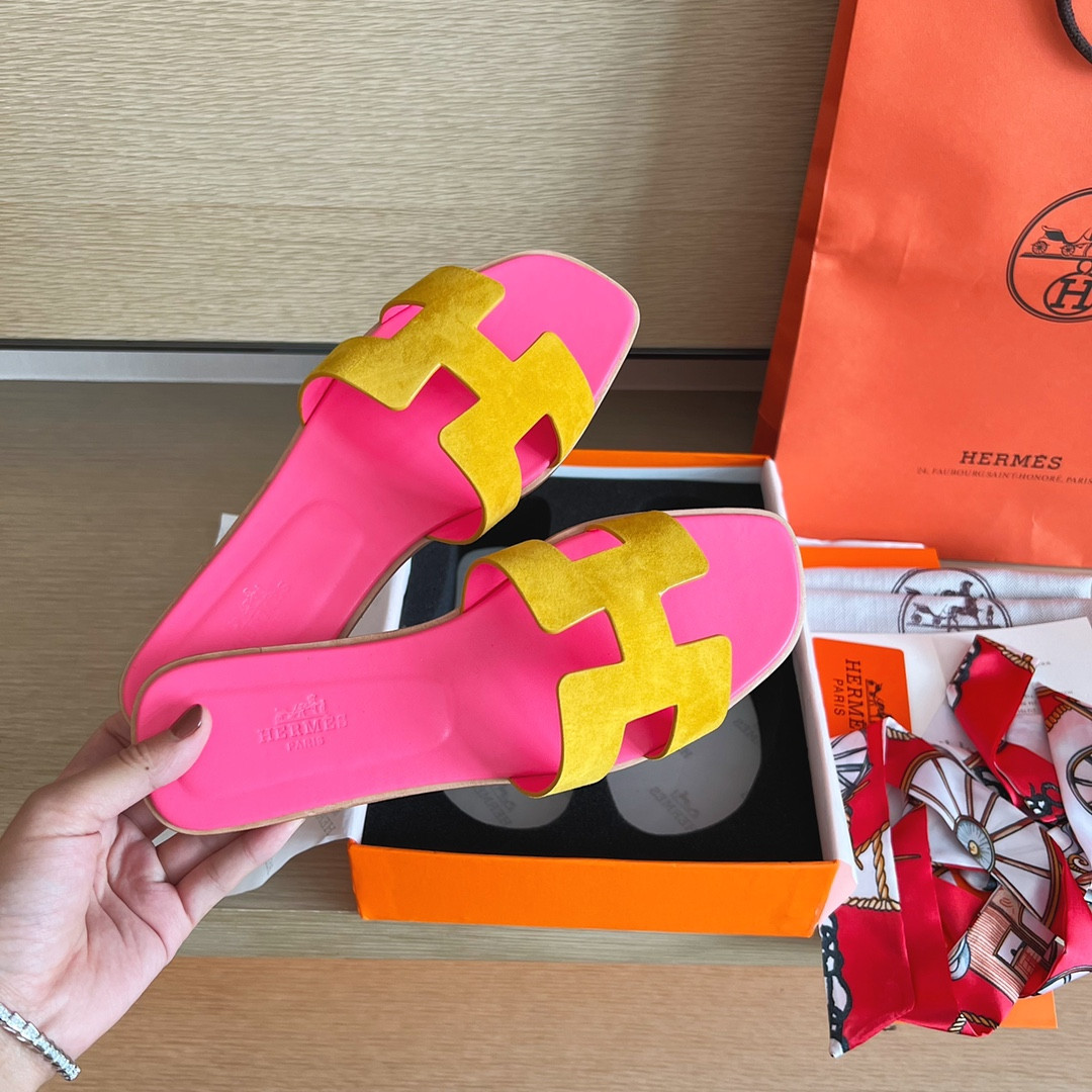 UA Hermès Oran sandal