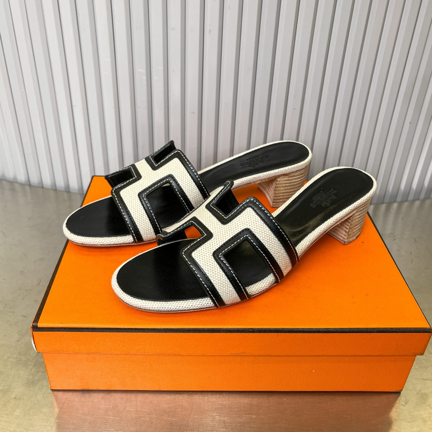 UA Hermès Oasis sandal
