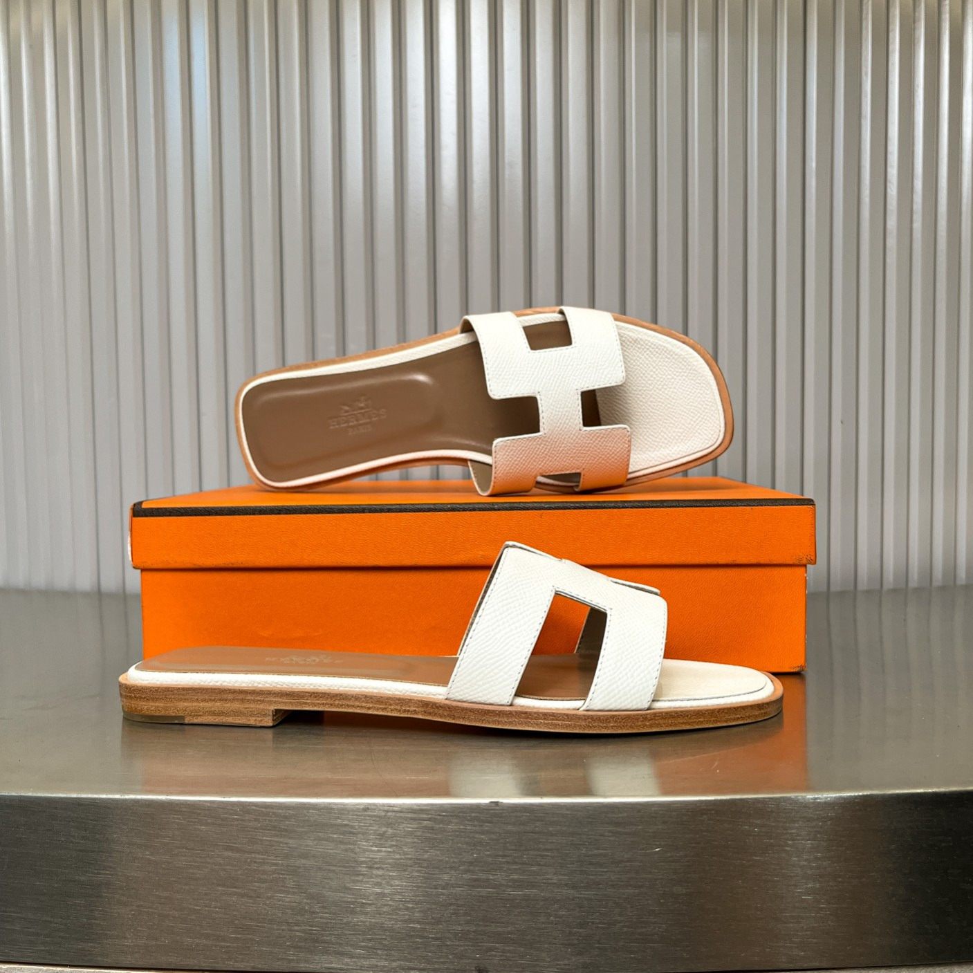 UA Hermès Oran sandal