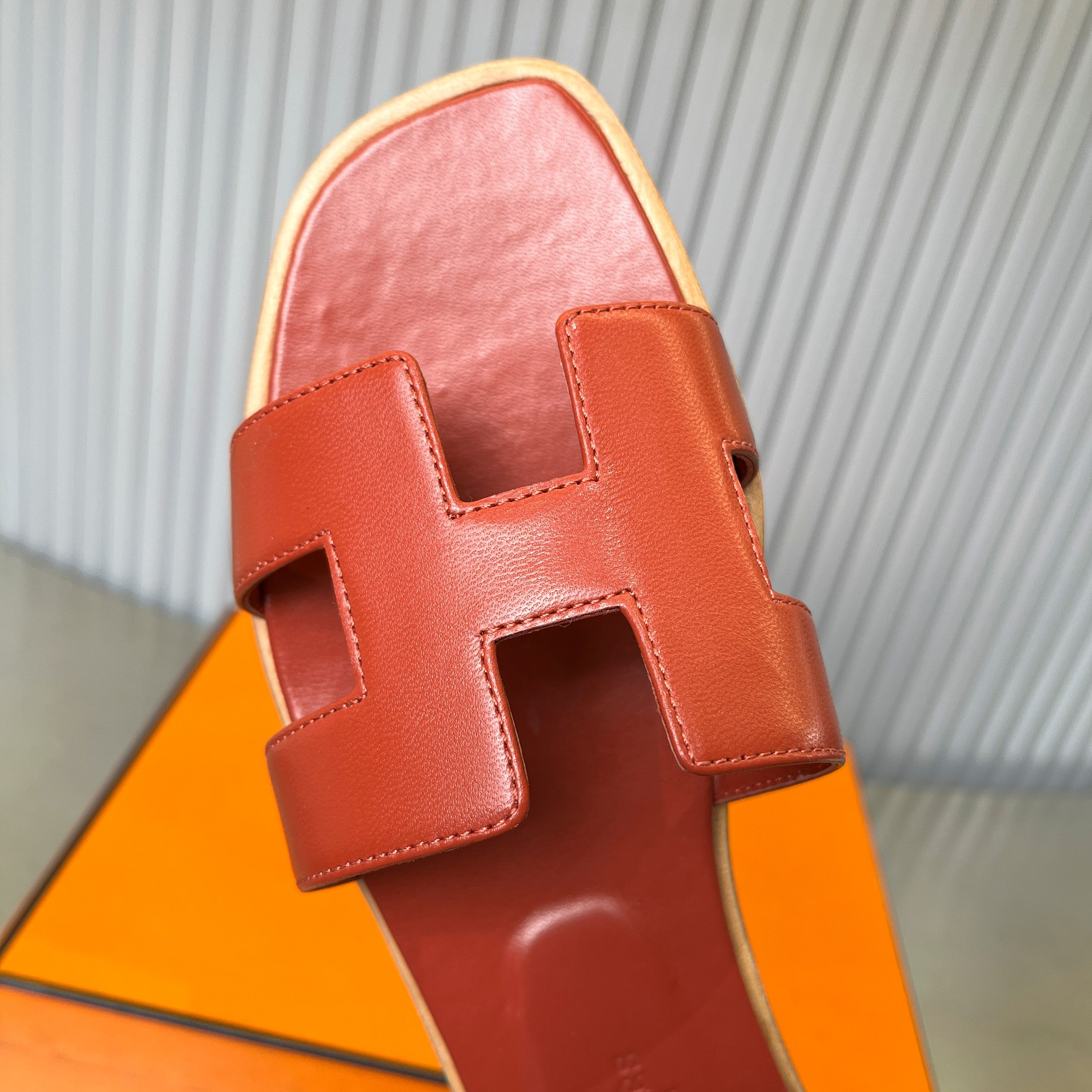 UA Hermès Oran sandal