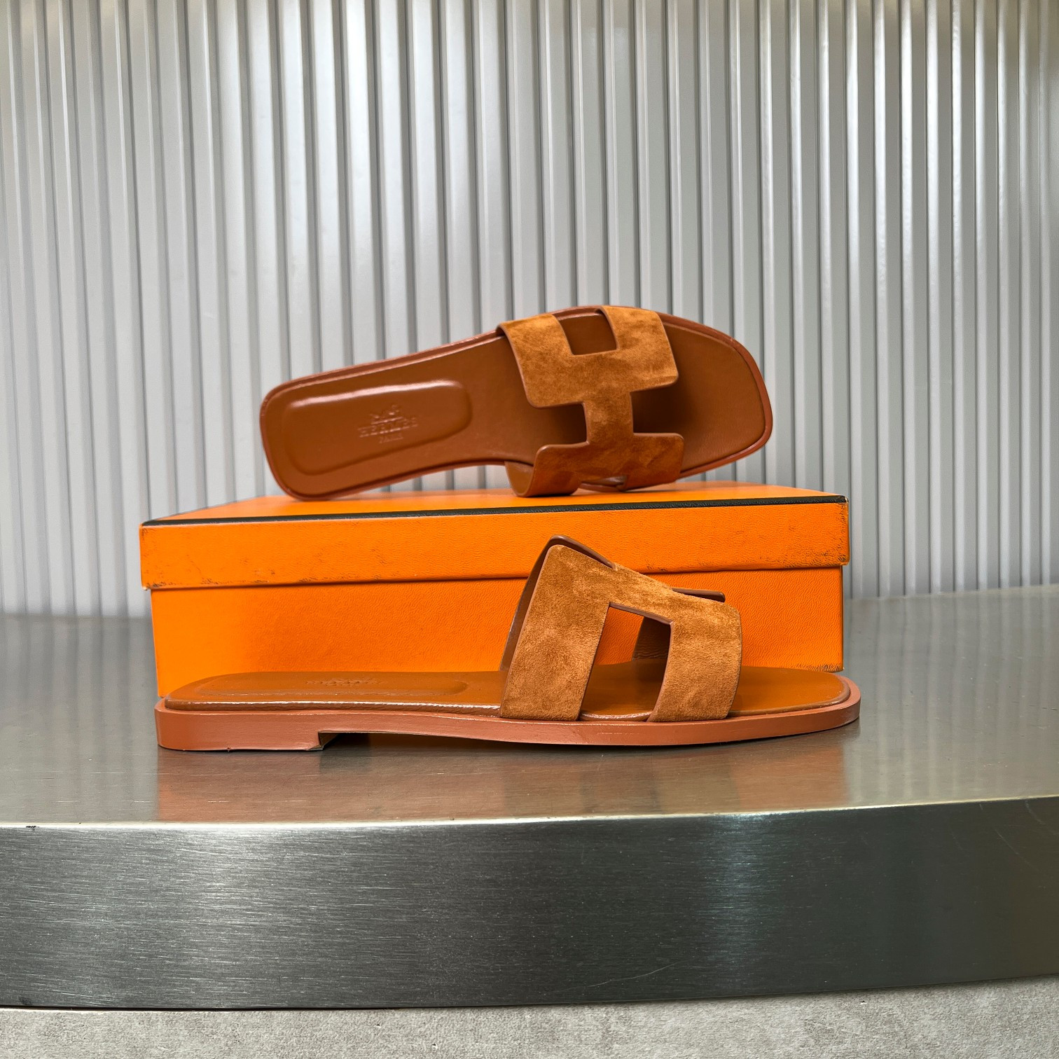 UA Hermès Oran sandal