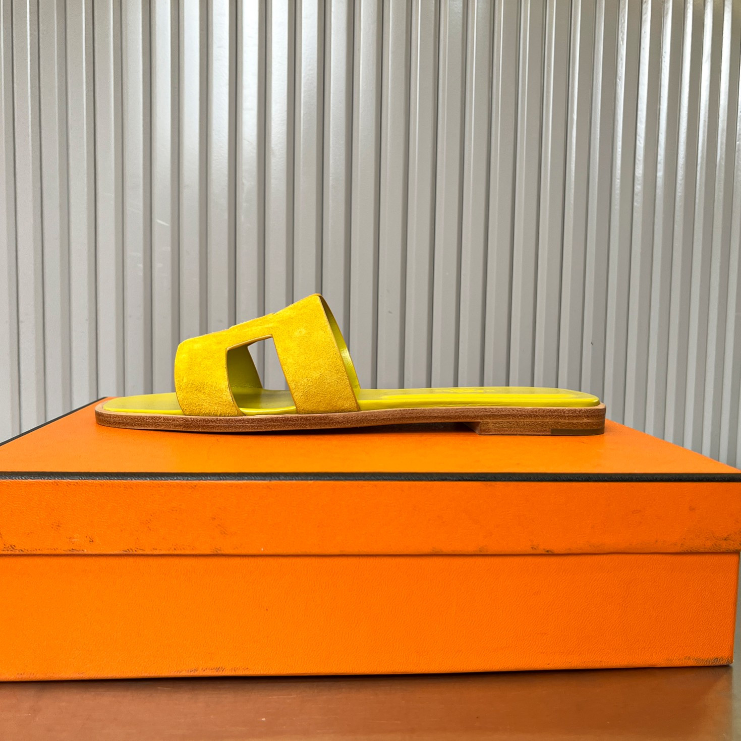 UA Hermès Oran sandal