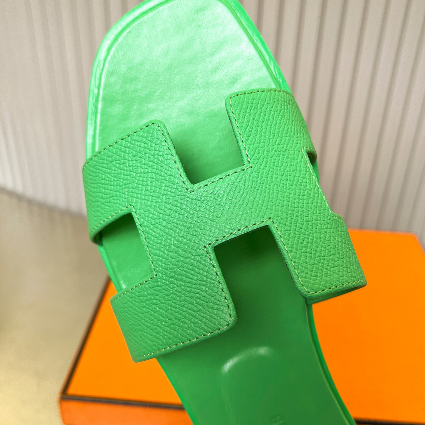 UA Hermès Oran sandal