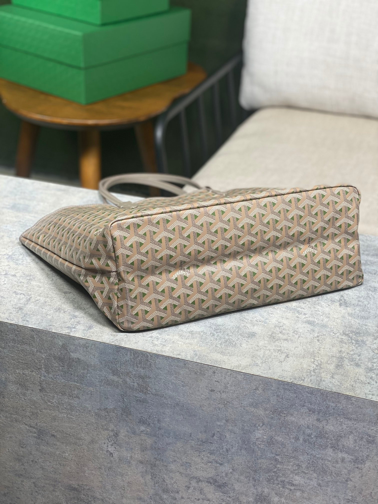 Go*ard small  saint l0*is bag 28 cm x 15 cm x 34 cm