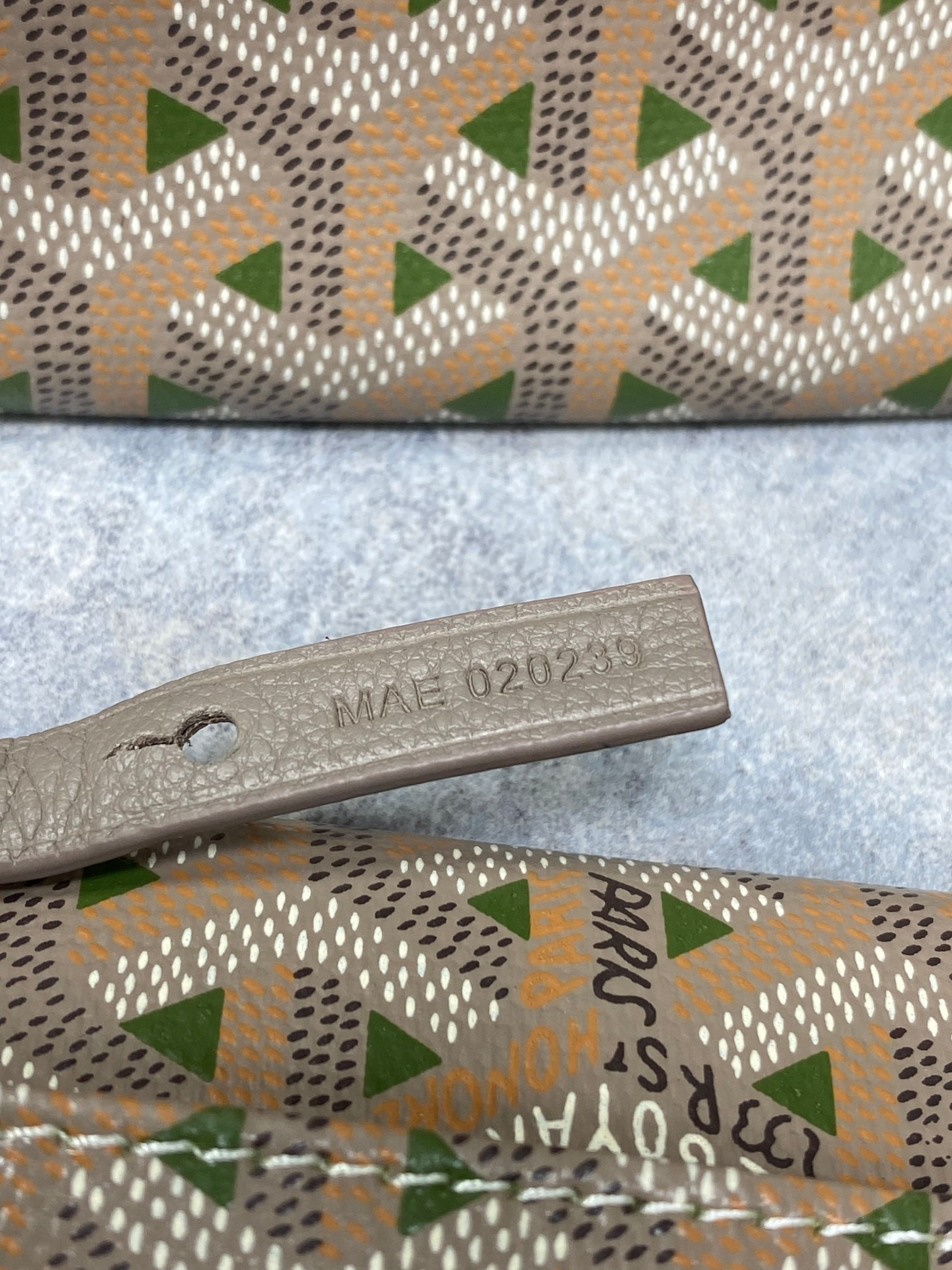 Go*ard small  saint l0*is bag 28 cm x 15 cm x 34 cm