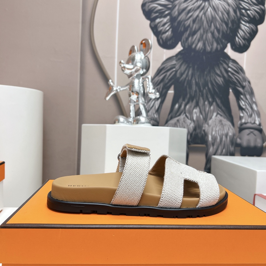 UA Hermès Chypre sandal