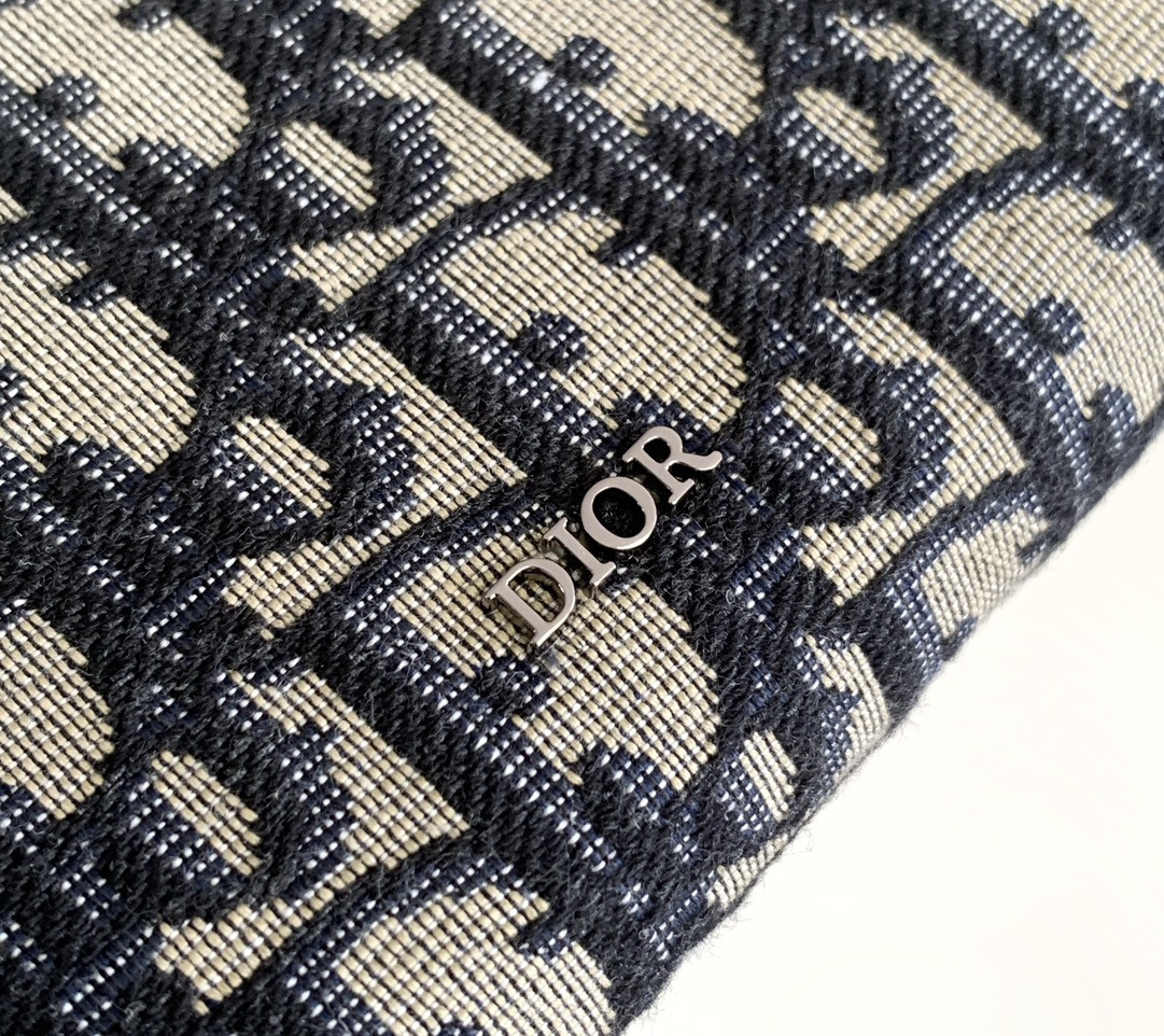 D*or a5 triangle pouch 27 x 19.5 x 6 cm