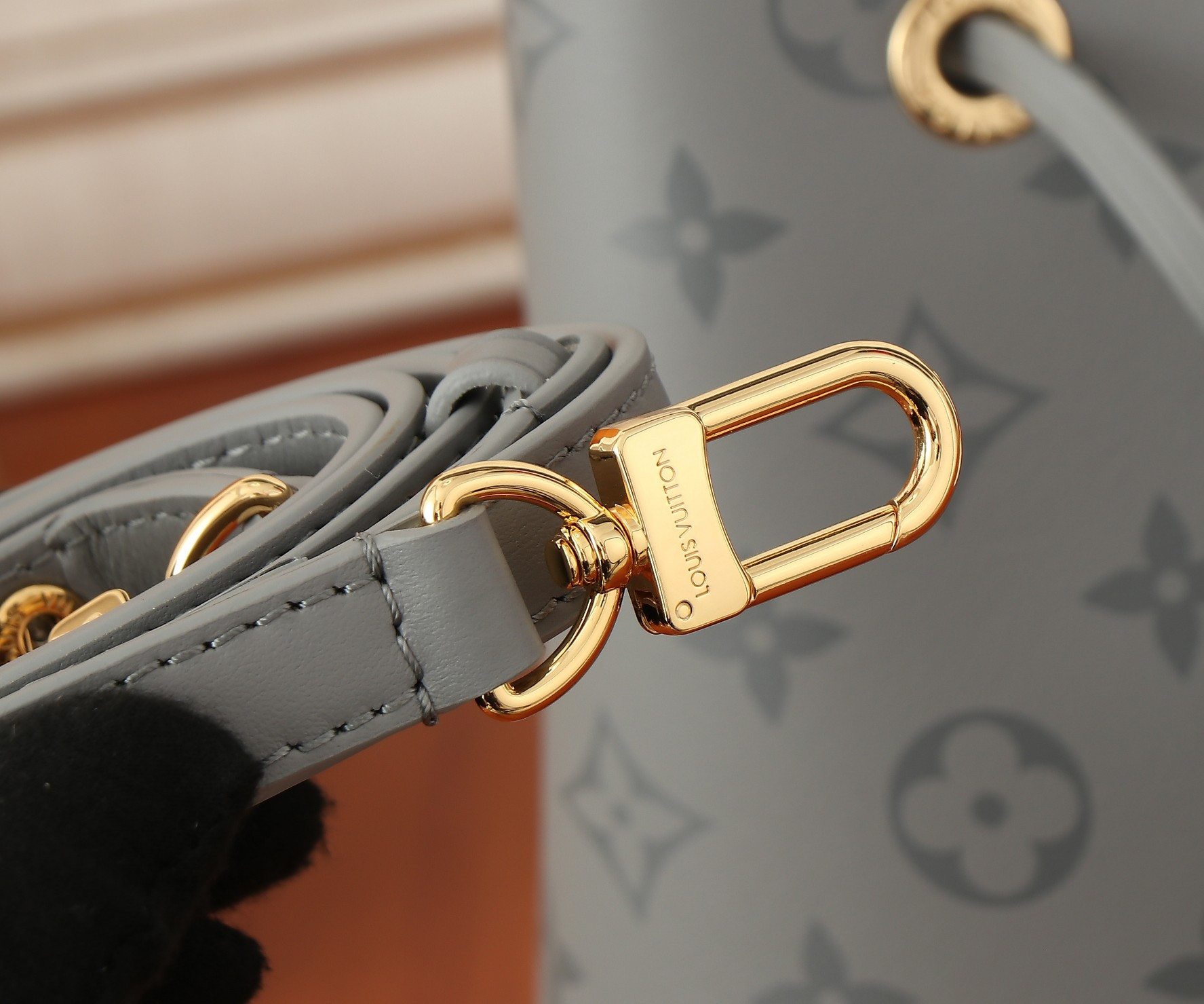 LV Néonoé BB Monogram Ink M12749 20x20x13CM