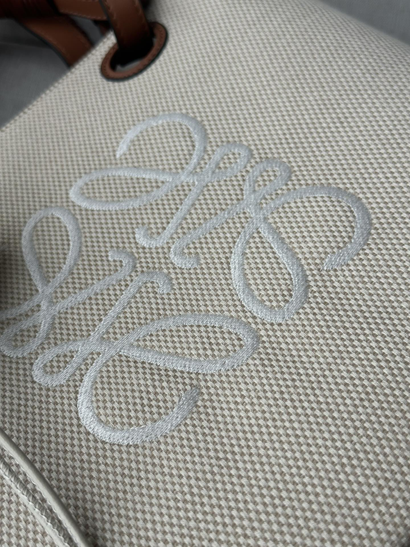 L0ew* anagram tote 29x14x25cm