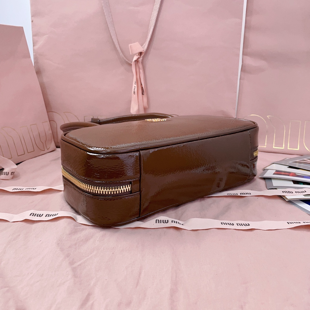 Miu Miu Beau naplak patent leather bag 12x27x8cm