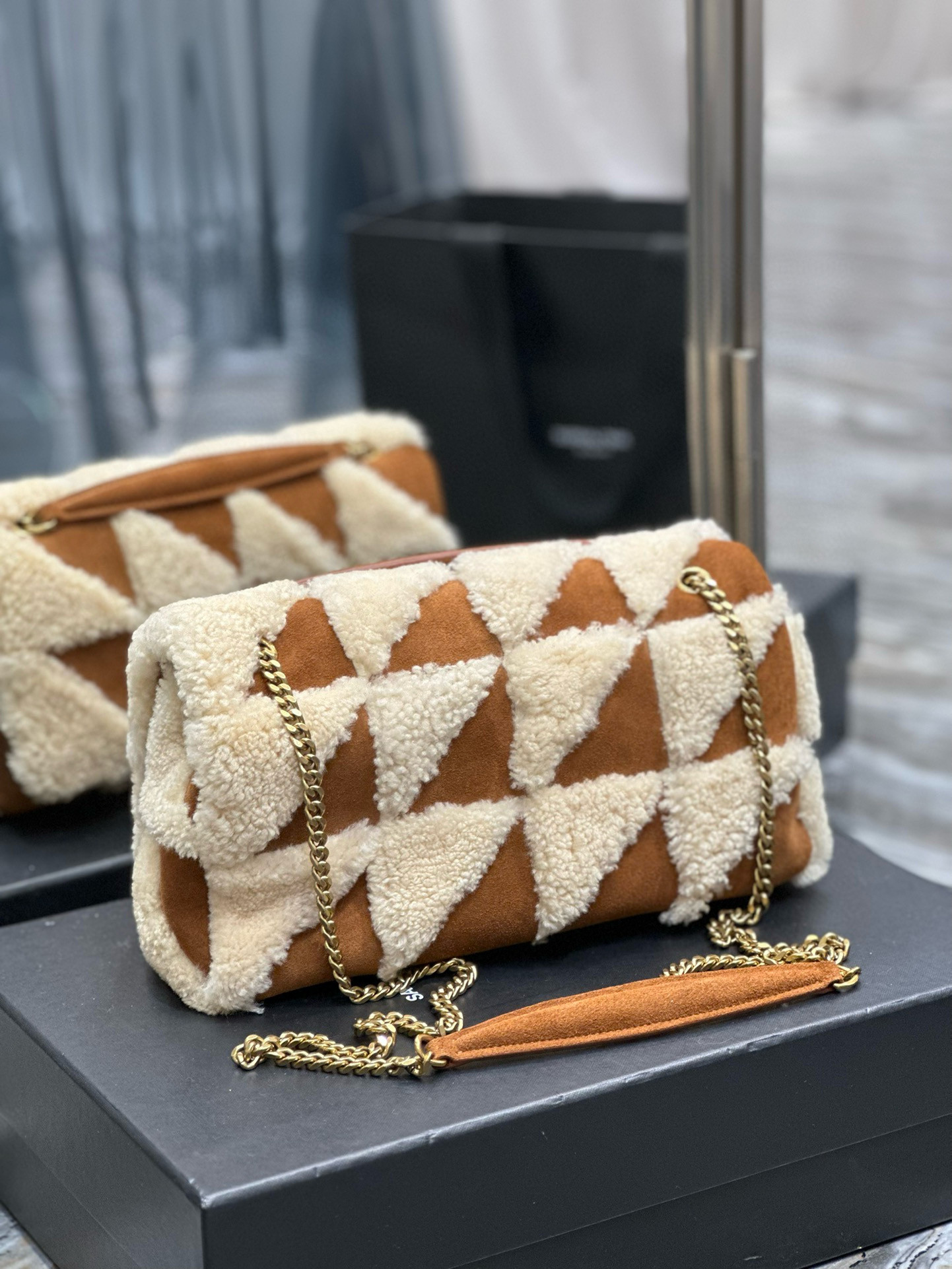 Y*L jamie medium in suede and shearling 25×15×7.5cm