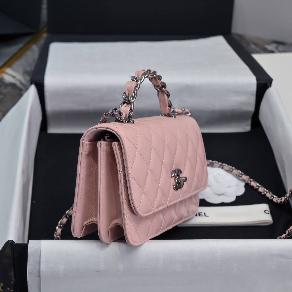 Ch*el clutch with chain 18.5x11x6cm