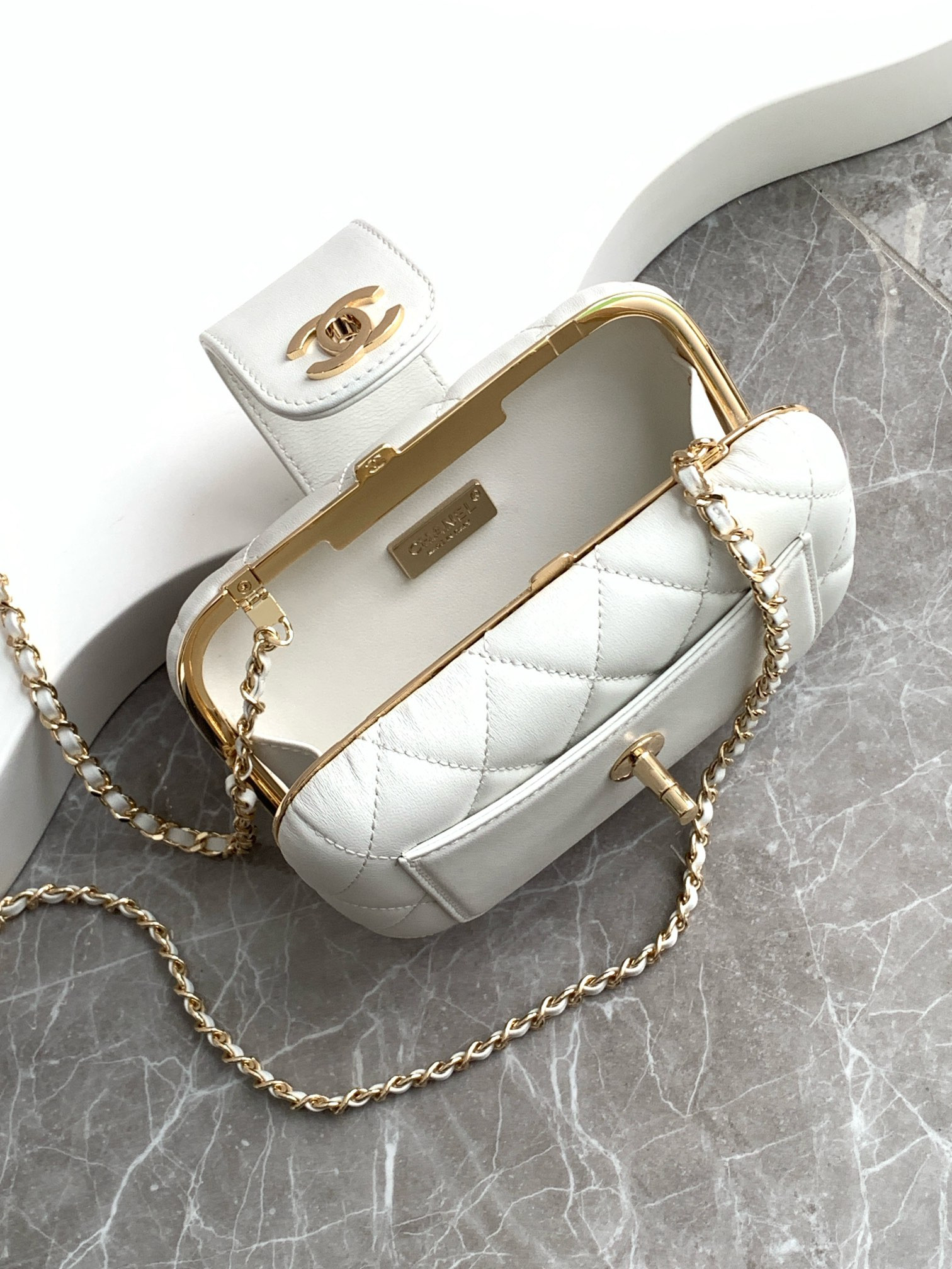 Ch*el clip bag 13x18x5cm