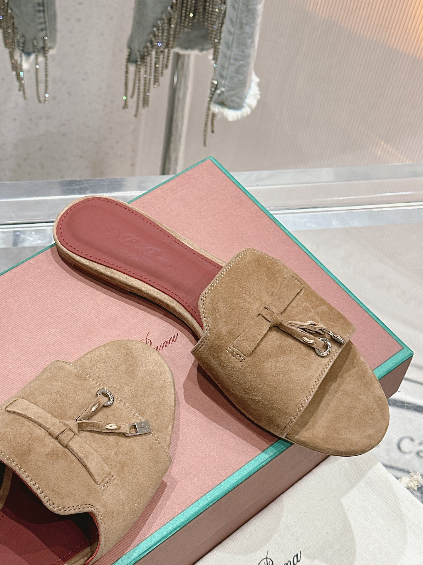 ua L**o p*ana summer charms sandal