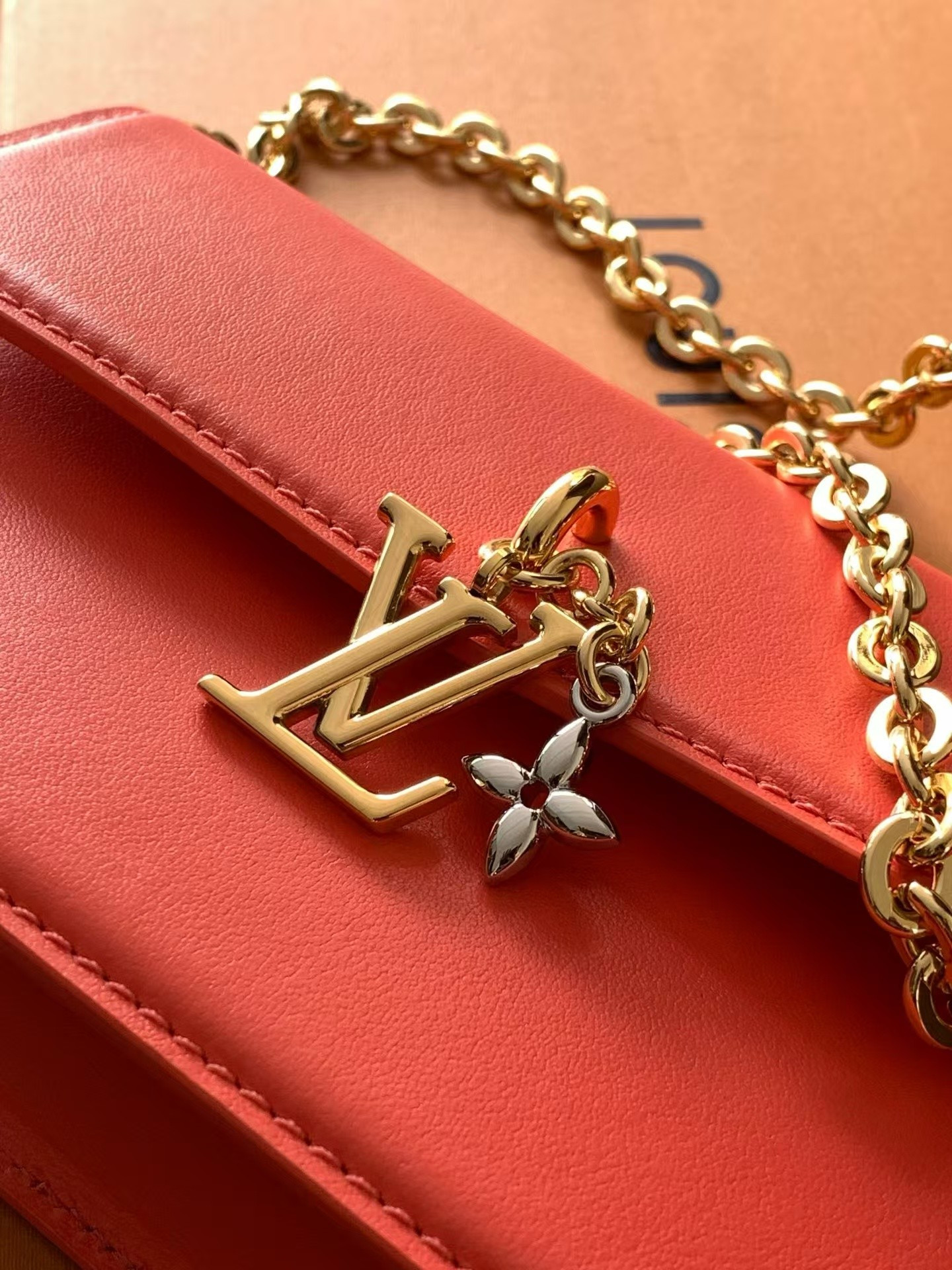 LV Wallet On Chain LV Bloom M14548 20x11.5x4cm