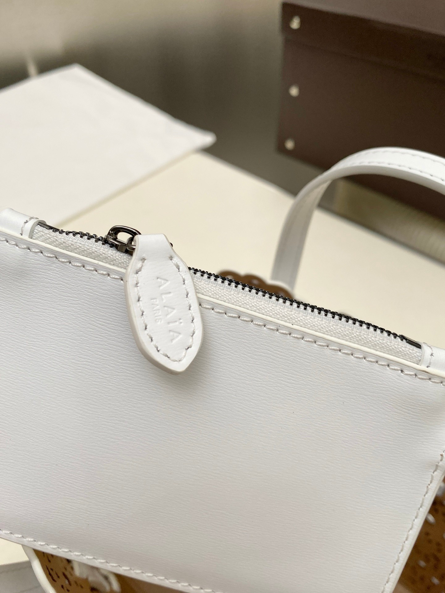 ALAÏA Mina 20 bag In Vienne Wave 20x17x10cm