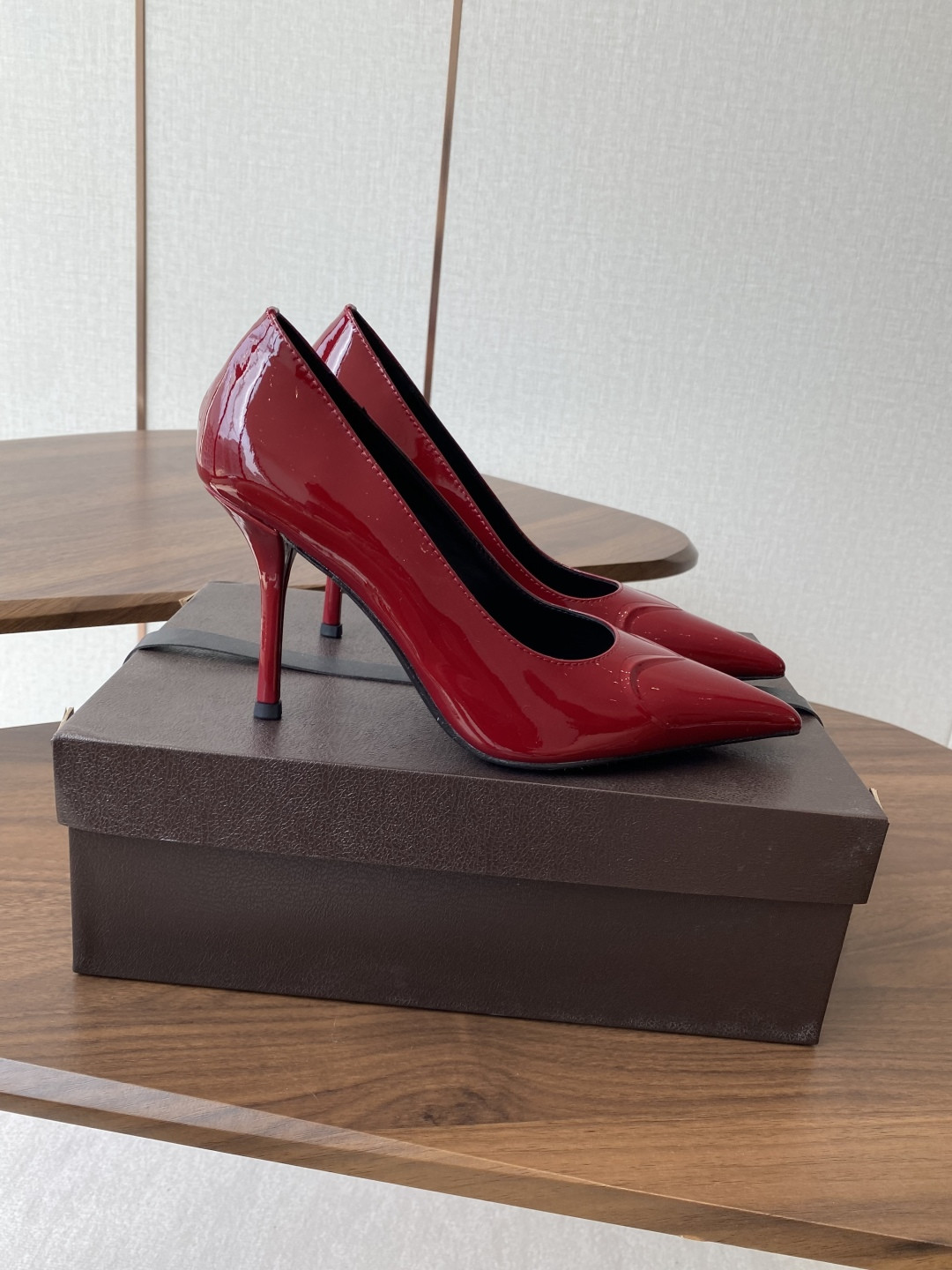 UA Alaia Pointy-Toe Pumps 9cm Heel(Customized Size 7-10 days production time)